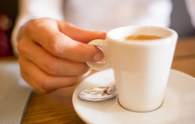 Beber café é um hábito que muitas pessoas têm, quantos cafés bebe por dia? 