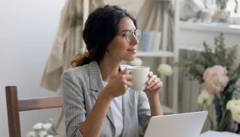 Beber café pode fazer com que fique (ainda) mais cansado. Sabia?