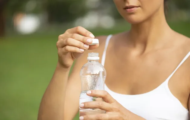 Beber muita água é o passo certo para evitar a desidratação no Carnaval  