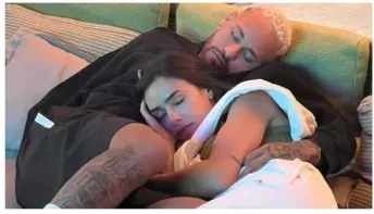 Biancardi posta dormindo agarradinha a Neymar em vinda ao Brasil: 'Dias felizes'