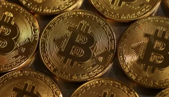 Bitcoin cai a mínima de sete meses e preocupa investidores