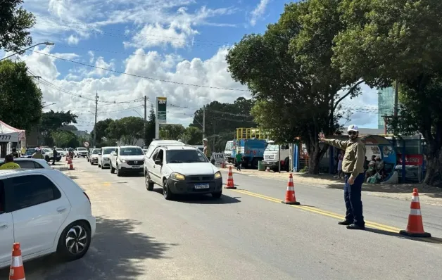 Blitz educativa orienta motoristas e pedestres em Aracruz nesta quarta-feira 