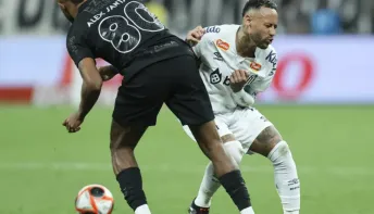 Bola da Penalty vira alvo de críticas de Neymar após derrota do Santos para o Corinthians