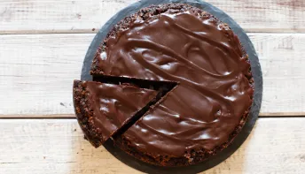 Bolo de chocolate e vinho tinto? Você precisa provar esta delícia!