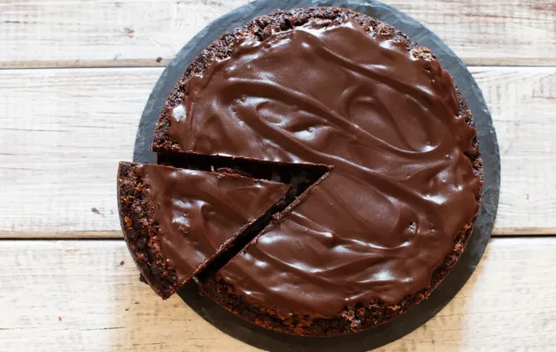 Bolo de chocolate e vinho tinto? Você precisa provar esta delícia!