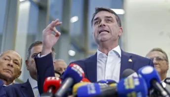 Bolsonaristas abrem fogo amigo e criticam pré-campanha de Flávio