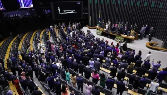 Bolsonaristas atacam ala que votou com governo e racham bancada do PL