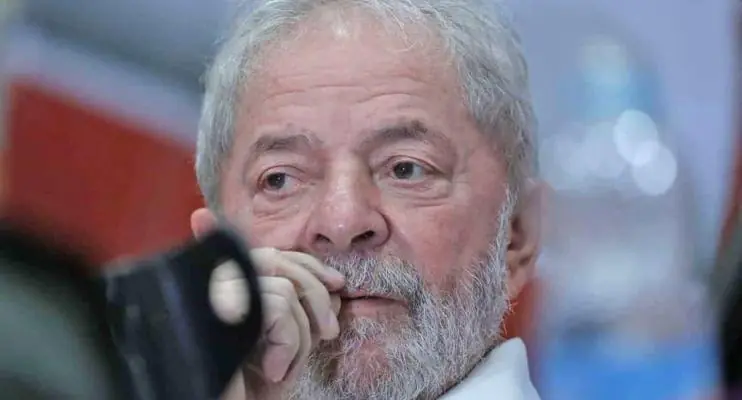 Vídeo: Bolsonaristas decidiram atacar com violência carro do ex-presidente Lula
