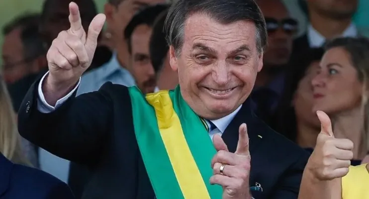 Bolsonaro ainda age como presidente na internet; mesmo inelegível, 