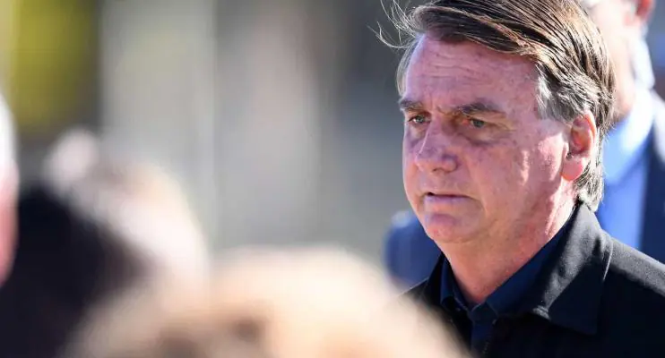 Bolsonaro confirma presença em funeral da rainha Elizabeth II em Londres