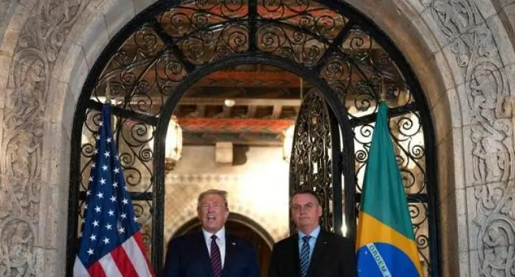 Bolsonaro decide não passar faixa a Lula e viajará para pasasr uma temporada no resort de Trump