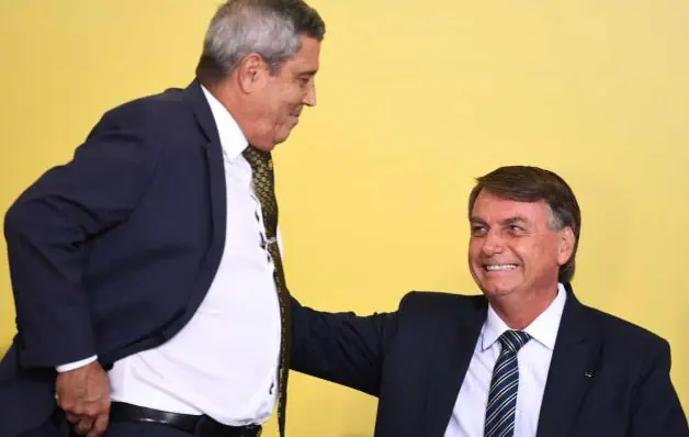Bolsonaro diz que pretende anunciar Braga Netto como vice nas eleições