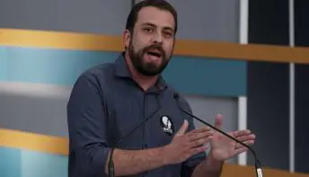 Bolsonaro é chamado de 'vagabundo' e 'miliciano' É por isso que eles estão com medo", declarou Boulos em São Paulo.