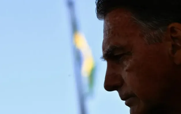 Bolsonaro é condenado por dizer “pintou um clima” e usar imagens de crianças