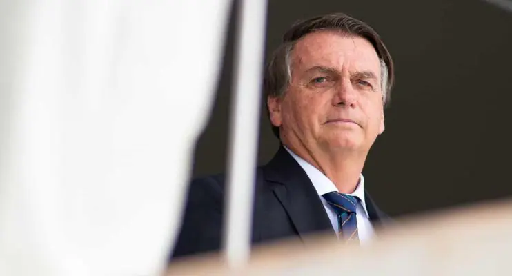 Bolsonaro ironiza Anitta e critica DiCaprio por 'jatinhos e iate'