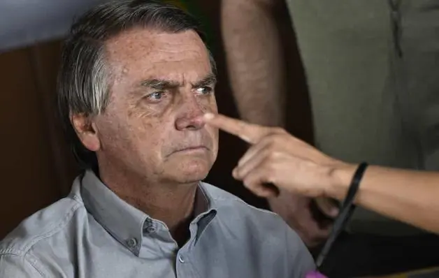 Bolsonaro mantém silêncio e se reúne com vice após derrota para Lula