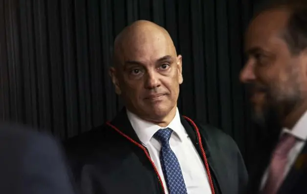 Bolsonaro não aplaude fala de Moraes sobre urnas em cerimônia no TSE
