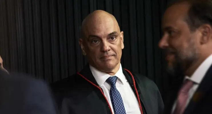 Bolsonaro não aplaude fala de Moraes sobre urnas em cerimônia no TSE