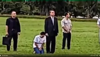 Bolsonaro no Alvorada: Choro, orações e Michelle de joelhos