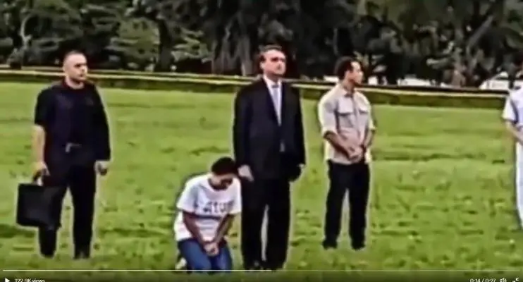Bolsonaro no Alvorada: Choro, orações e Michelle de joelhos
