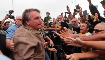 Bolsonaro participa de motociata em Pernambuco e vai à cidade natal de Lula