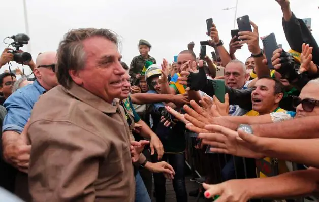 Bolsonaro participa de motociata em Pernambuco e vai à cidade natal de Lula