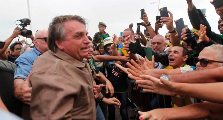 Bolsonaro participa de motociata em Pernambuco e vai à cidade natal de Lula