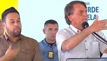 Bolsonaro se irrita com interrupção: 'Vem você discursar'