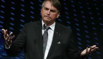Bolsonaro sobe o tom contra Moraes e pede explicações sobre operação da PF