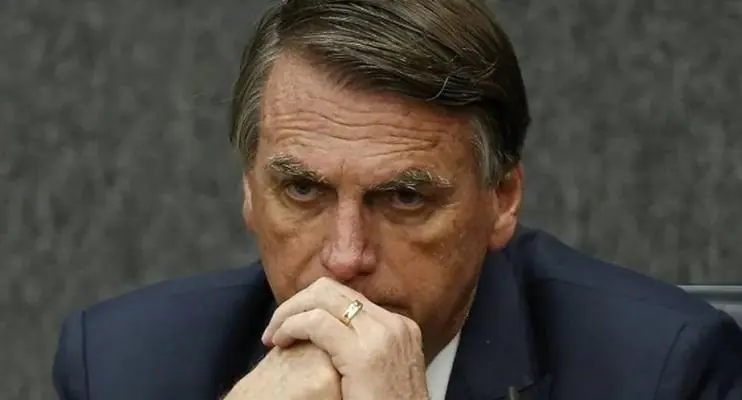 Bolsonaro tenta barrar vídeo sobre dinheiro vivo