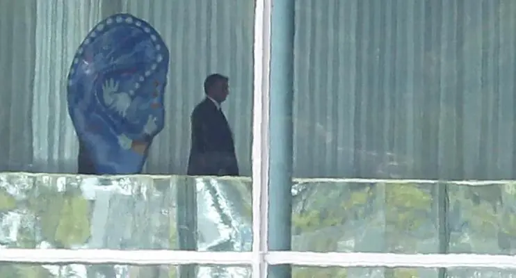 Bolsonaro volta ao Palácio do Planalto após 20 dias