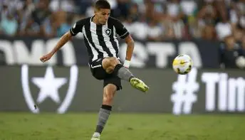 Botafogo só empata com Juventude em casa e sai de campo vaiado