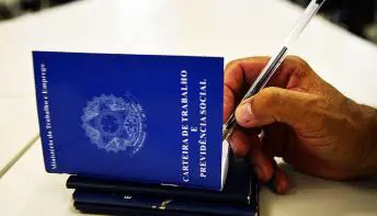 Brasil criou 196,9 mil empregos com carteira assinada em abril