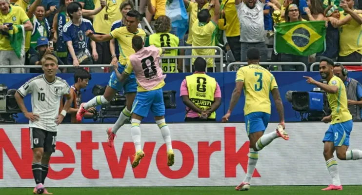 Brasil dá susto, mas vira contra o Japão no fim e avança na Copa