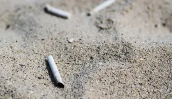 Brasil ocupa 4º lugar mundial em poluição por bitucas em praias
