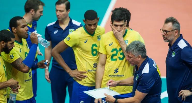 Brasil vira e vence República Tcheca no vôlei masculino