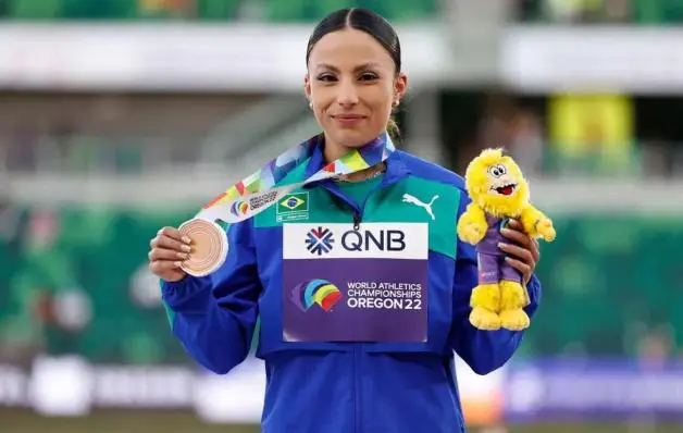Brasileira Letícia Oro Melo é bronze no salto em distância no Mundial de atletismo