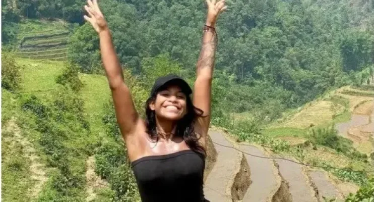 Brasileira que caiu em trilha de vulcão na Indonésia é achada morta