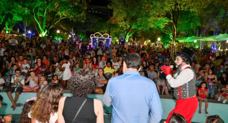 Brilho, surpresas e muita alegria marcam abertura do Natal no Parque Moscoso