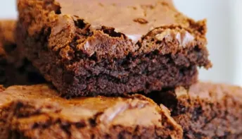 Brownies saudáveis para adoçar a volta à rotina? Veja receita de maçã
