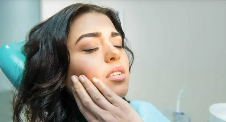 Bruxismo afeta 40% dos brasileiros e pode causar dores e danos aos dentes