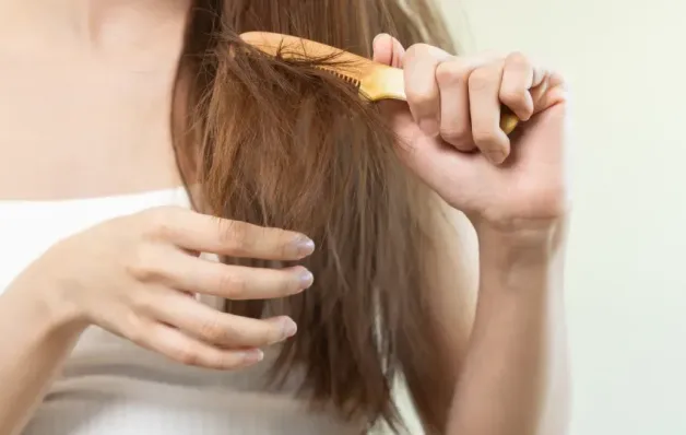 Cabelo fino e sem volume? 3 hábitos simples podem ajudar a fortalecê-lo
