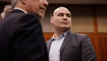 Cain Velasquez, ex-campeão do UFC, é condenado a 5 anos de prisão