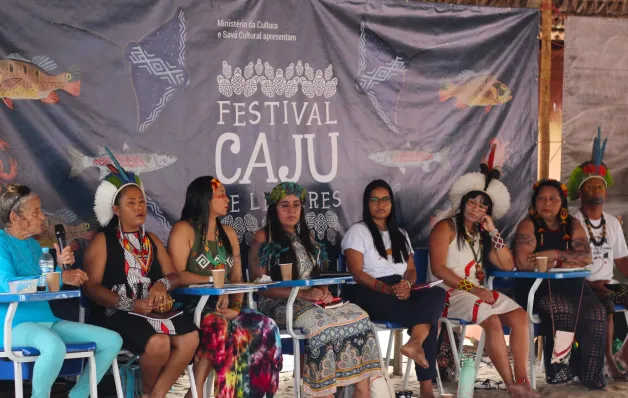 Caju de Leitores encerra 5ª edição com arte indígena, encontro com autores e apresentação dos Marujos Pataxó