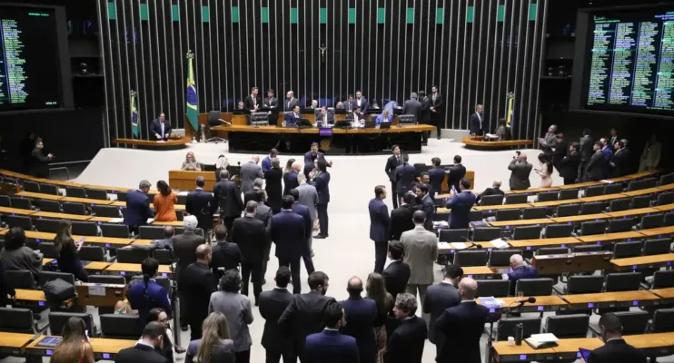 Câmara aprova projeto antifacção com penas de até 40 anos