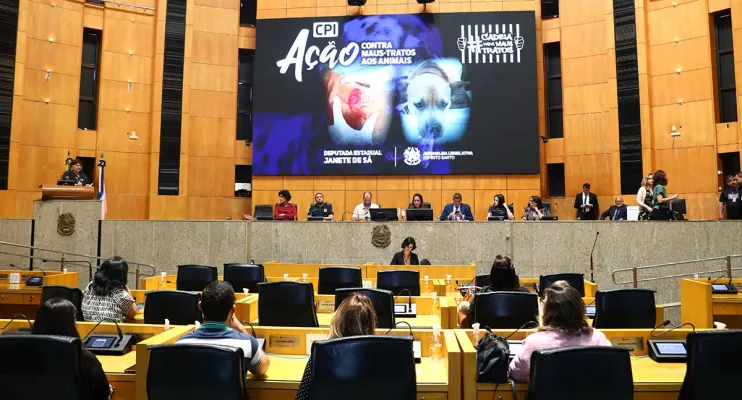 Câmara aprova projeto para punir discriminação contra políticos