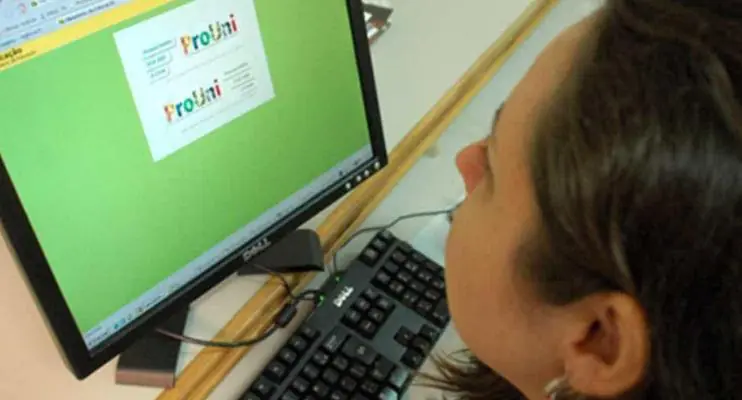 Câmara avança na proposta de internet gratuita para estudantes