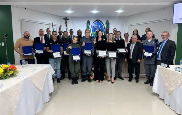 Câmara de Jaguaré homenageia forças de segurança e concede Títulos de Cidadão em sessão solene