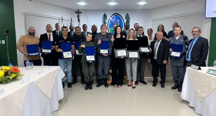 Câmara de Jaguaré homenageia forças de segurança e concede Títulos de Cidadão em sessão solene