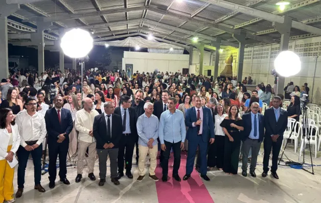 Câmara de Jaguaré realiza Sessão Solene e homenageia 393 professores com medalha e reconhecimento histórico